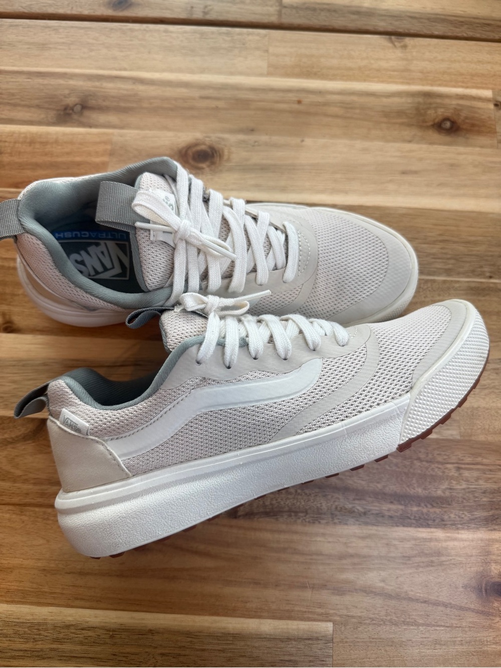 Vans UltraRange Women’s taupe Mesh Low-Top Sneakers